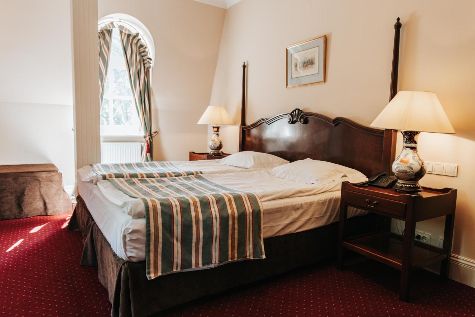 Dwor Sierakow Hotel Ngoại thất bức ảnh