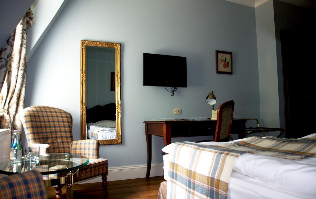 Dwor Sierakow Hotel Ngoại thất bức ảnh