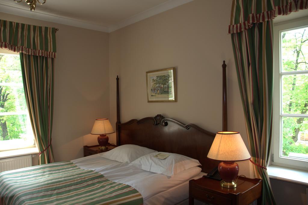 Dwor Sierakow Hotel Ngoại thất bức ảnh